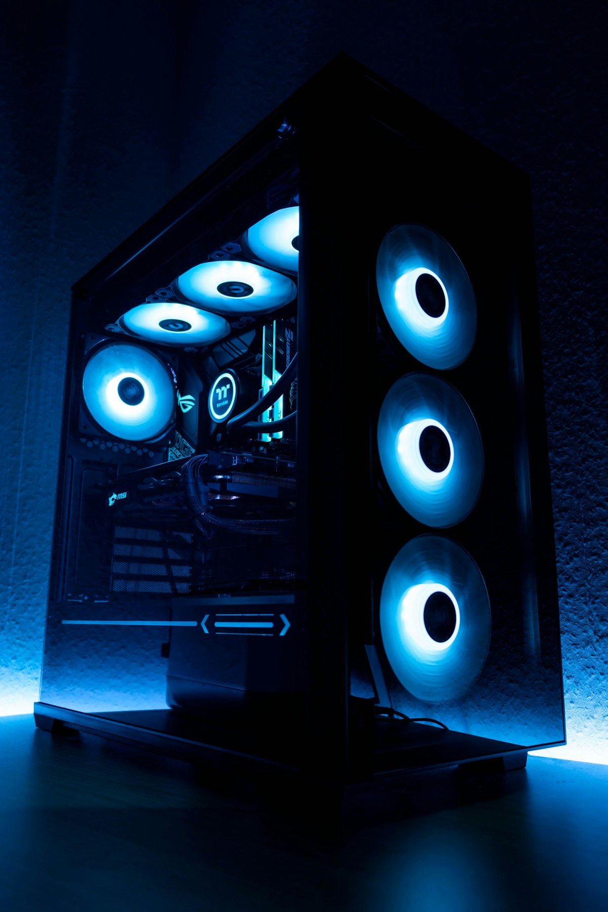 Corsair Custom Enthusiast PC Build with iCUE LINK Architecture and RGB Illumination
